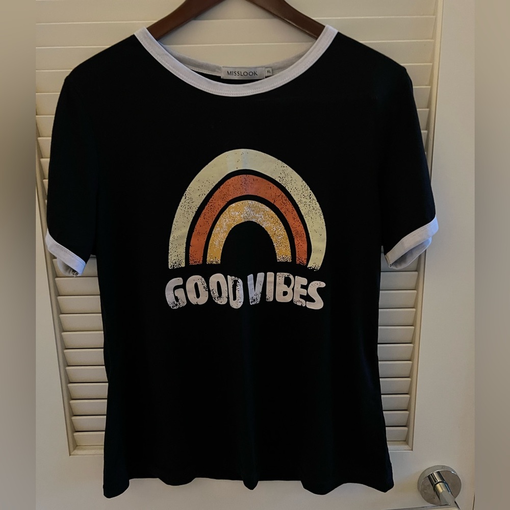 Good Vibes T-shirt 😊🌻😊🌻 Size is XL but it fits more like Medium/Large